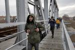 Grænsen til Grækenland er lukket. Alligevel har Tyrkiet hjulpet flygtninge fra blandt andet Syrien med at komme hen til grænseovergangen, hvor græsk politi afviser dem i stort tal. Foto: Jacob Ehrbahn/POLFOTO