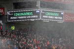 Under lørdagens kamp på Anfield blev der opfordret til, at fodboldfans passer på sig selv og hinanden, men det kan være svært, når der er mere end 50.000 mennesker på et stadion.  Foto: Carl Recine/Ritzau Scanpix