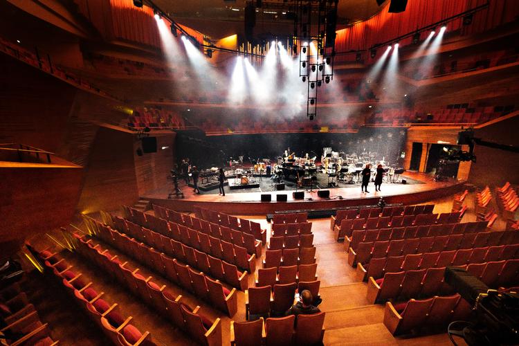 I et forsøg på at mindske smitterisikoen i Danmark blev der spillet for tomme sæder, da P8 Jazz Alive foregik i DR Koncerthuset i fredags. Foto: Torben Christensen/Ritzau Scanpix