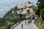 Paris-Nice byder altid på fantastiske scenerier, men et som dette dukker først op i næste weekend, når rytterne giver sig i kast med strabadserne omkring Nice. Foto: ASO/Alex Broadwau. 