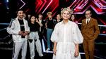 Sofie Linde ses her med deltagerne i det publikumløse 'X Factor'-liveshow i fredags.  Foto: Lasse Lago
