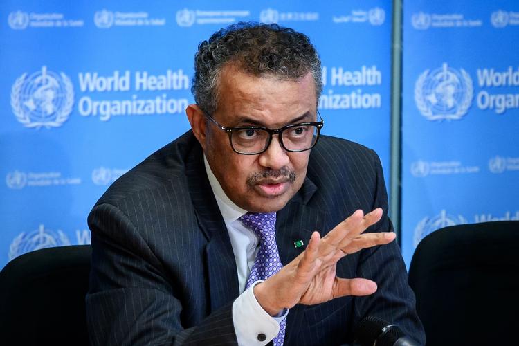   »Nu hvor virusset har fundet fodfæste i så mange lande, er truslen om en pandemi blevet meget reel«, siger Tedros. Foto: Fabrice Coffrini/Ritzau Scanpix