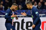    Stjernerne Neymar og Kylian Mbappé klarer tit sagerne for PSG, mens mange af deres medspillere ikke har det nødvendige niveau, mener flere kritikere.  Foto: Philippe Desmazes/Ritzau Scanpix