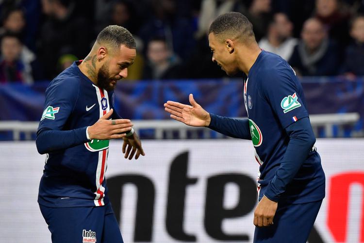    Stjernerne Neymar og Kylian Mbappé klarer tit sagerne for PSG, mens mange af deres medspillere ikke har det nødvendige niveau, mener flere kritikere.  Foto: Philippe Desmazes/Ritzau Scanpix