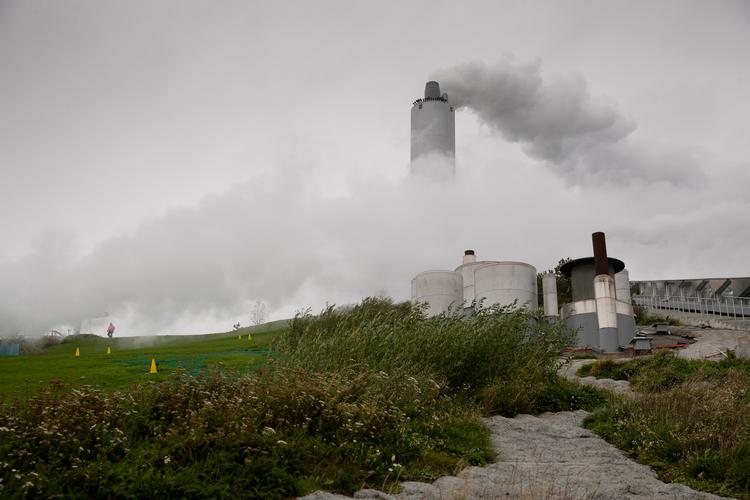 Amager Bakke til fire milliarder kroner er et af de anlæg, som kan få yderligere økonomiske problemer, hvis mængden af brandbart affald falder 75 procent. Foto: Peter Hove Olesen/POLFOTO