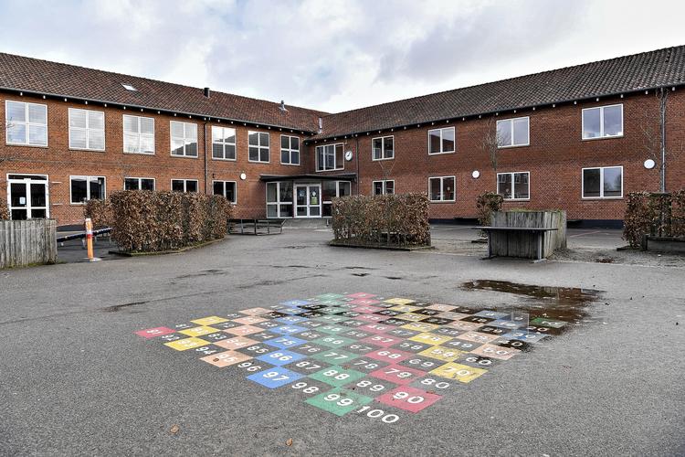 Hvordan er jeg stillet, hvis mit barn bliver syg med corona? er et af de mange spørsgmål, som melder sig hos mange danskere. Billedet er fra Malling Skole, der er lukket midlertidigt efter to smittetilfælde. Foto: Ernst van Norde/Ritzau Scanpix