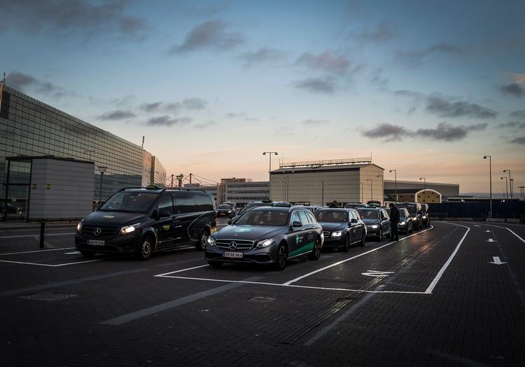 Taxavognmændene er meget afhængige af rejsende, der skal transporteres til og fra lufthavnen. Københavns Lufthavn har tidligere meddelt, at antallet af rejsende er faldet med 30 procent på grund af corona. Arkivfoto. Foto: Jonas Olufson