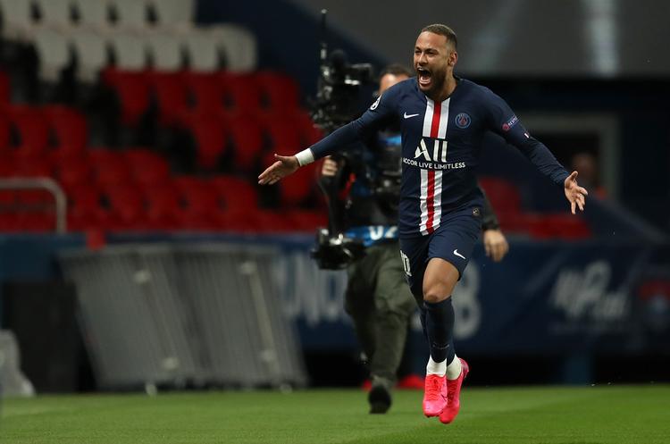 Neymar fejrer sin 1-0-scoring på Parc des Princes, og der var da heller ikke nogen tilskuere til at hjælpe ham onsdag aften. Det havde coronavirus sat en stopper for. Foto: -/Ritzau Scanpix