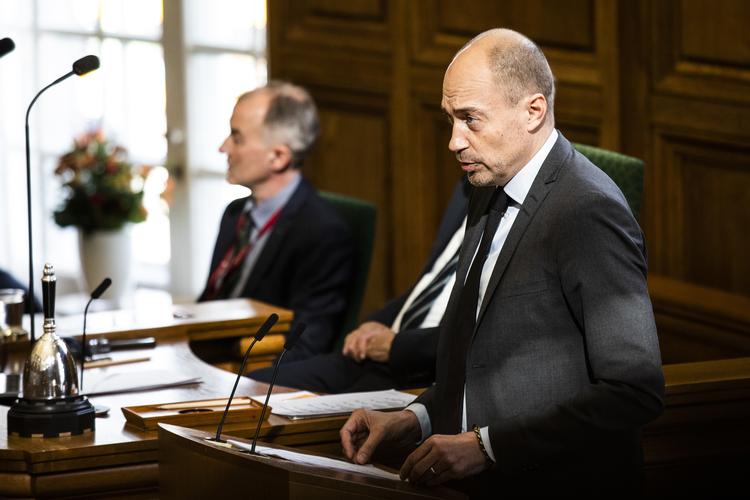 Sundheds- og ældreminister Magnus Heunicke (S) under Folketingets hastebehandling af en lovpakke, der skal muliggøre regeringsindgreb mod udbredelsen af smitte med coronavirus. Foto: Ólafur Steinar Rye Gestsson/Ritzau Scanpix