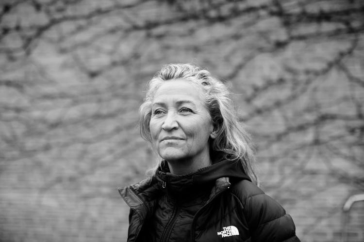 En dag fik Lisbeth Zornig Andersen et telefonnummer af sin klasselærer. Hun ringede, straks hun kom hjem. »Det var kommunen, og de kom og hentede mig samme dag. Så boede jeg aldrig hos min mor igen«, siger hun.

 Foto: Ditte Valente