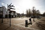 Det kan være en ensom affære at begive sig ud i Frederiksværks centrum. Mange holder sig væk fra gågaden. Foto: Andreas Merrald/POLFOTO