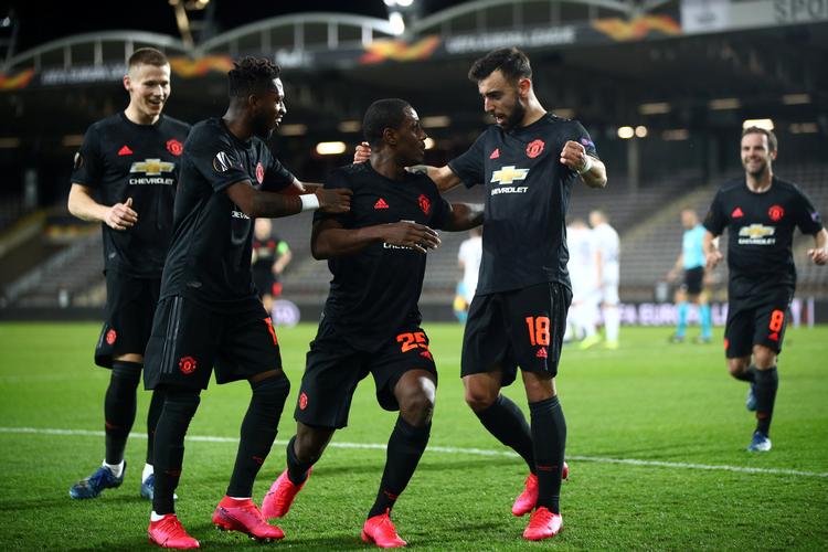 Manchester United-spillerne med holdets nye spilstyrer Bruno Fernandes (th.) er et godt bud på titlen i Europa League. Foto: Lisi Niesner/Ritzau Scanpix