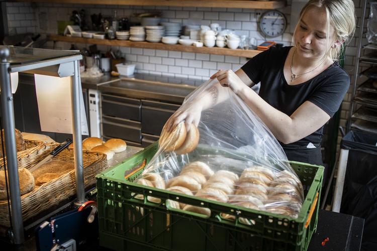  Laura Thomsen på 21 arbejder fuldtid.  Foto: Jens Hartmann Schmidt/POLFOTO