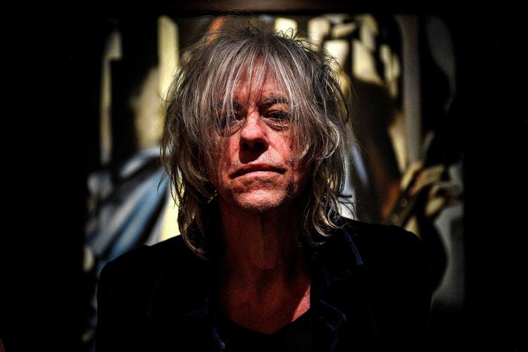 Bob Geldof er tilbage i spidsen for The Boomtown Rats, der melder sig under fanerne med piber, trommer og sirener. Foto: Christophe Archambault/Ritzau Scanpix