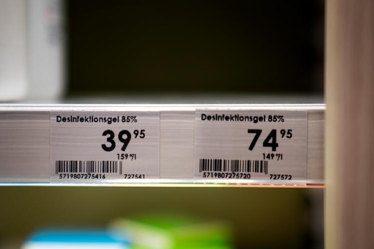Danskernes efterspørgsel efter håndsprit har betydet, at mange butikker har meldt udsolgt.  Foto: Ida Guldbæk Arentsen/Ritzau Scanpix
