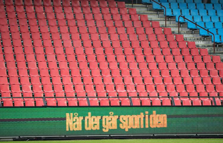 De danske idrætsarenaer er gået i dvale. Her Aalborg Stadion.  Foto: Henning Bagger/Ritzau Scanpix