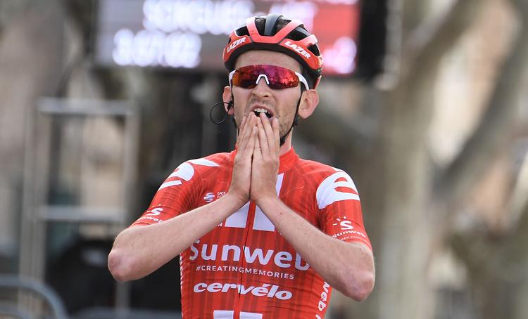 Belgieren Tiesj Benoot kører i mål som vinder af 6. etape i Paris-Nce. Foto: Alain Jocard/Ritzau Scanpix
