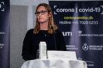 »Der vil være mange smittede, der ikke har brug for sundhedsvæsenet, og det er vigtigt, at de giver plads til de smittede, der har brug for sundhedsvæsenet«, sagde Stephanie Lose (V) på fredagens pressemøde. Foto: Martin Sylvest/Ritzau Scanpix