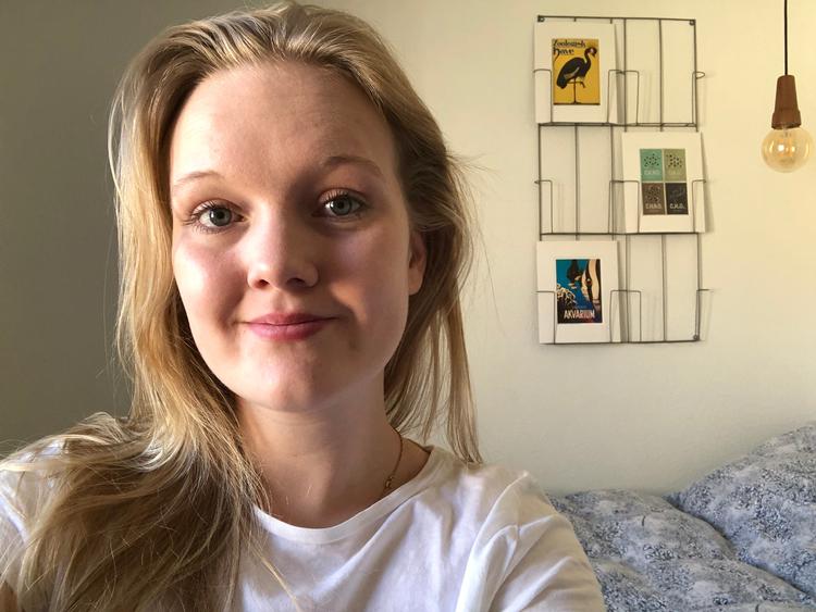 Det er svært at holde fokus på eksamenslæsningen derhjemme, synes 21-årige Sara Østergaard-Jensen. Universitetet i Odense er lukket på grund af corona. 