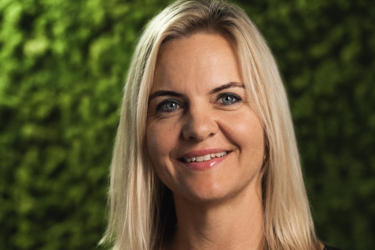 Stine Mynster har siden onsdag skrevet corona-opdateringer fra sin Facebook-profil. »Jeg frygter, at vi slet ikke har set det værste endnu. Og kan ikke overskue dybden af den her økonomiske krise«, skriver hun i en af sine opdateringer. 