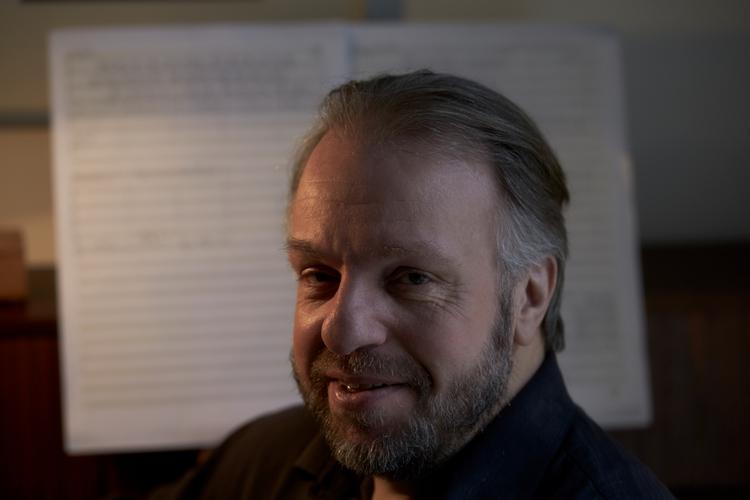 Der gemmer sig blandt andet minder fra barndommens søndagsgudstjenester i Sunleif Rasmussens musik for blæsere. Foto: Lars Skaaning