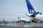 Flyselskabet SAS har størstedelen af deres fly parkeret i Københavns Lufthavn. SAS har indstillet næsten alle flyvninger og sendt 10.000 ansatte hjem. Foto: Jens Dresling/POLFOTO