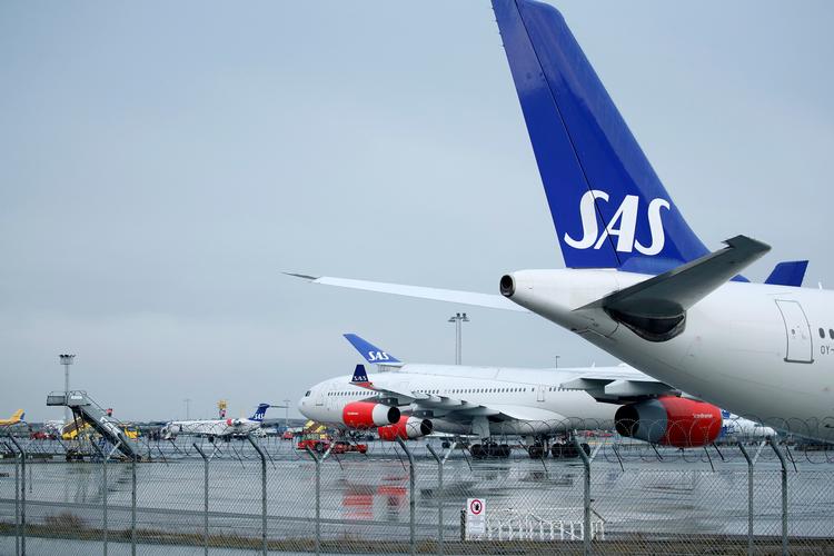 Flyselskabet SAS har størstedelen af deres fly parkeret i Københavns Lufthavn. SAS har indstillet næsten alle flyvninger og sendt 10.000 ansatte hjem. Foto: Jens Dresling/POLFOTO