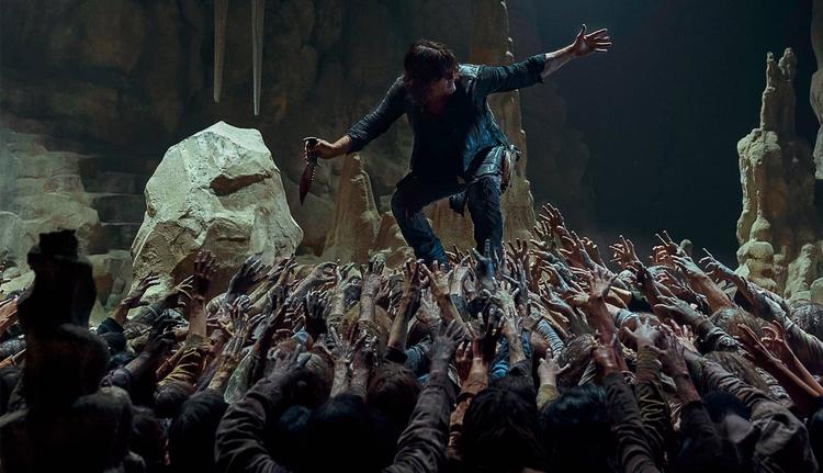 Efter en aggressiv pandemi er verdens befolkning forvandlet til zombier i 'The Walking Dead'. 