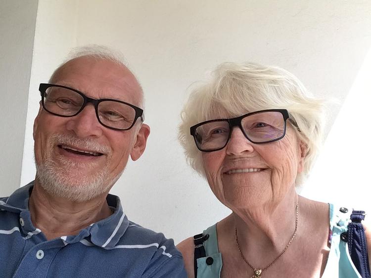 Kurt og Jane Schmidt rejste til Marokko for halvanden uge siden, og selv om de skulle have haft et længere ophold i landet, håber de at komme hjem i en fart.  