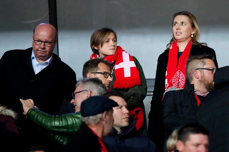 Infrastrukturen skal være i orden, hvis Danmark fortsat skal være EM-vært i 2021, men det vil DBU-formand Jesper Møller (tv.) gøre alt for. Foto: Jens Dresling