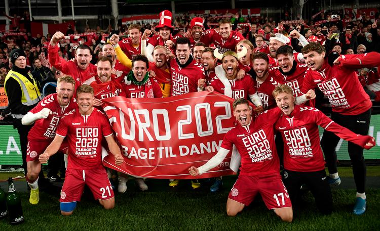 Det danske fodboldlandshold må vente et år med at få lov til at gøre brug af kvalifikationen til EM.  Foto: Lars Poulsen/POLFOTO