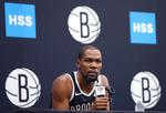 Kevin Durant er en af basketballverdenens mest succesrige spillere, og han har en fast tro på, at USA vil komme igennem coronakrisen. Foto: Mike Lawrie/Ritzau Scanpix
