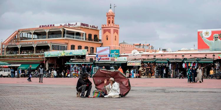 Der er ikke mange mennesker på Jamaa el-Fna torvet i Marrakech. Foto: Fadel Senna/Ritzau Scanpix