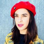Jamie Loftus og en veninde har drukket sig fulde, mens de ideudvikler til den satiriske klumme, Loftus' skal skrive, da ideen om at gå til optagelsesprøve i Mensa opstår.  