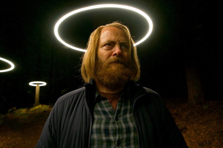 Som forvildet tech-guru er Nick Offerman så magnetisk, at man forsvinder ind i de mørkrandede øjne og deres dystre hemmeligheder. Foto: HBO Nordic