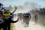 Paris-Roubaix, hvor rytterne kan opleve sol og støv eller regn og mudder - og begge dele gør løbet spektakulært - er nu aflyst for første gang siden 1942. Hvornår det køres, vides ikke. Heller ikke om det overhovedet bliver kørt i år. Foto: Eric Feferberg/Ritzau Scanpix