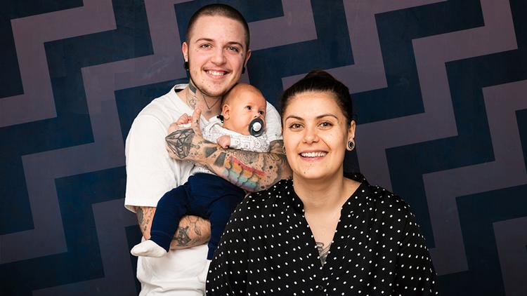 Noah og Sika vil bare gerne være hr. og fru Hakkebøf med rækkehus, rolling og Renault. Foto: Mathias Nesgaard/TV 2