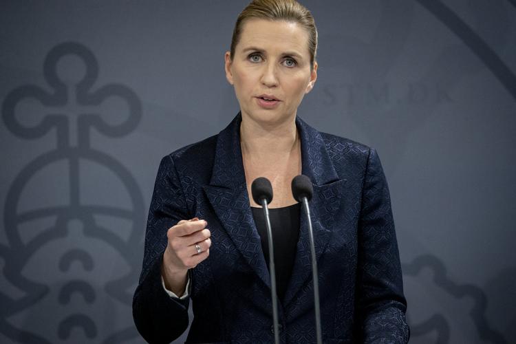 Statsministeren gik fredag kl. 17 live på Facebook for at svare på spørgsmål fra danskerne.  Foto: Mads Nissen/POLFOTO