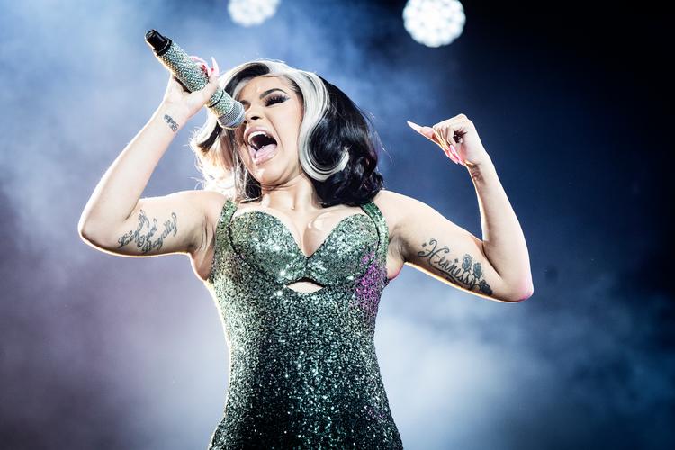 Cardi B ses her, da hun spillede på Roskilde Festival i 2019. .   Foto: Jens Hartmann Schmidt/POLFOTO
