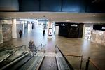 Butikscentre er nærmest uden kunder på grund af coronakrisen. Det rammer virksomhedernes indtjening.  Foto: Jens Dresling/POLFOTO