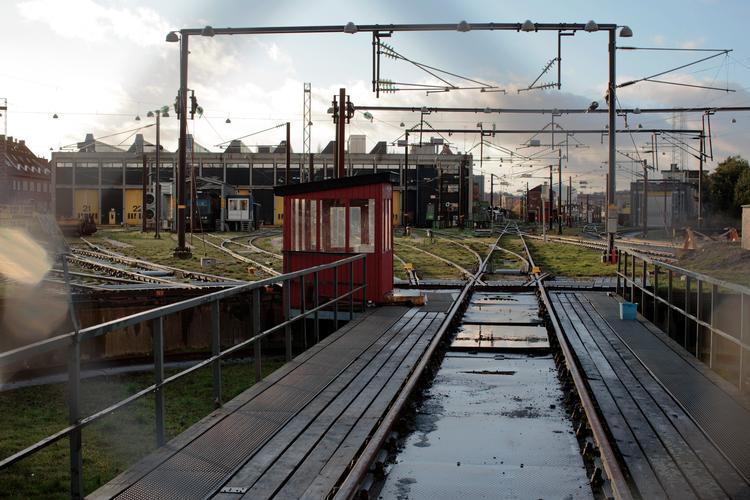 Den Gule By aka 'Lille Vesterbro' mellem Vasbygade og godsbanen ved H.C. Ørstedsværket er et godt sted til en gåtur uden særlig mange mennesker. Foto: Miriam Dalsgaard/POLFOTO
