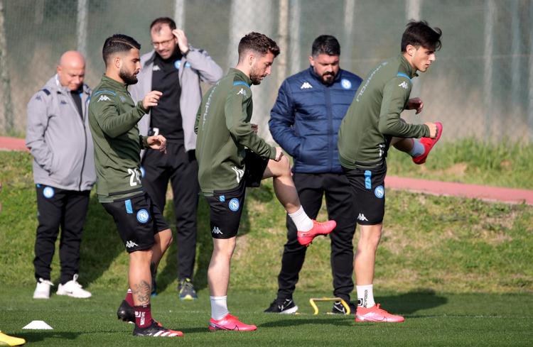 Her ses Napoli-spillerne Lorenzo Insigne, Dries Mertens og Elif Elmas under en tidligere træning. Nu skal de i gang igen under coronavirus. Foto: Ciro De Luca/Ritzau Scanpix