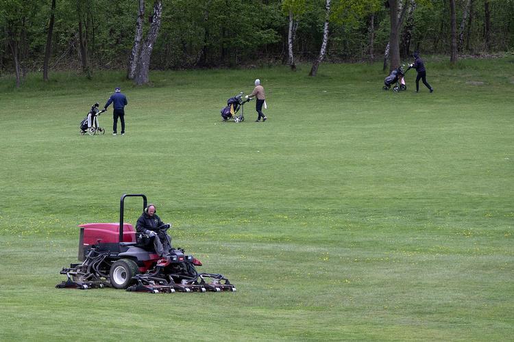 Golfklubber trodser golfunionens opfordring til at lukke. Billedet her er et arkivfoto fra Hjortespring Golfklub i Ballerup, der dog har fulgt anbefalingen.   Foto: Finn Frandsen/POLFOTO