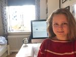 Hannah Gulmann går ture med sin mor i disse dage. Så taler de om alle de små ting, de ellers ikke får talt om. Det håber Hannah Gulmann, de kan holde fast i, når coronadagene på et tidspunkt er forbi. Foto: Privatfoto
