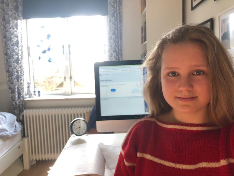 Hannah Gulmann går ture med sin mor i disse dage. Så taler de om alle de små ting, de ellers ikke får talt om. Det håber Hannah Gulmann, de kan holde fast i, når coronadagene på et tidspunkt er forbi. Foto: Privatfoto