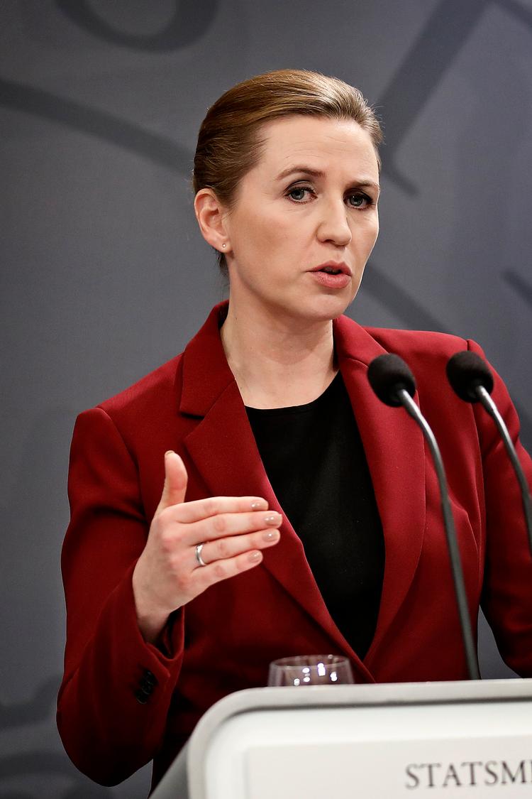 Mette Frederiksen (S) skrev i går på sin Facebook, at situationen stiller store krav til os alle, og at vi skal undgå, at påsken bliver nogle travle rejsedage.  Foto: Jens Dresling/POLFOTO