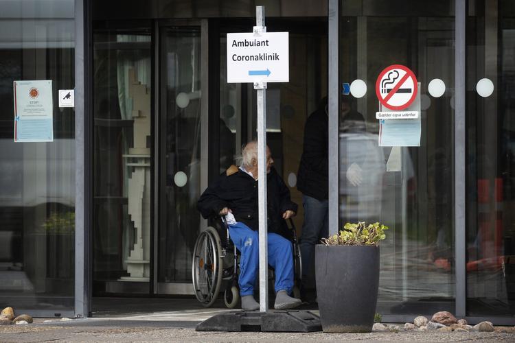 »Man må gøre sig klart, at det her måske vil ende med at have kostet én-to milliarder kroner per menneskeliv«, siger Torben Mogensen, speciallæge, bestyrelsesformand i Lungeforeningen om den mulige pris for at bekæmpe coronavirus i det danske sundhedsvæsen. Foto: Martin Lehmann/POLFOTO