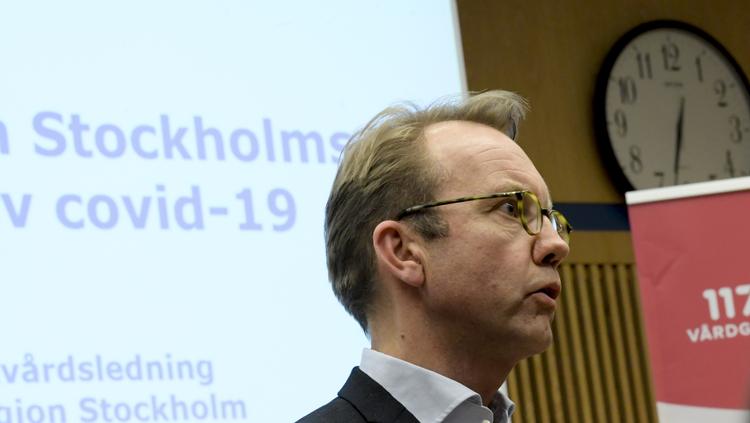 »Stormen er her. Vi ved ikke, hvor voldsom den bliver, men vi er midt i den«, siger sundhedsdirektør i Region Stockholm, Björn Eriksson.  Foto: 10010 Janerik Henriksson/tt/Ritzau Scanpix
