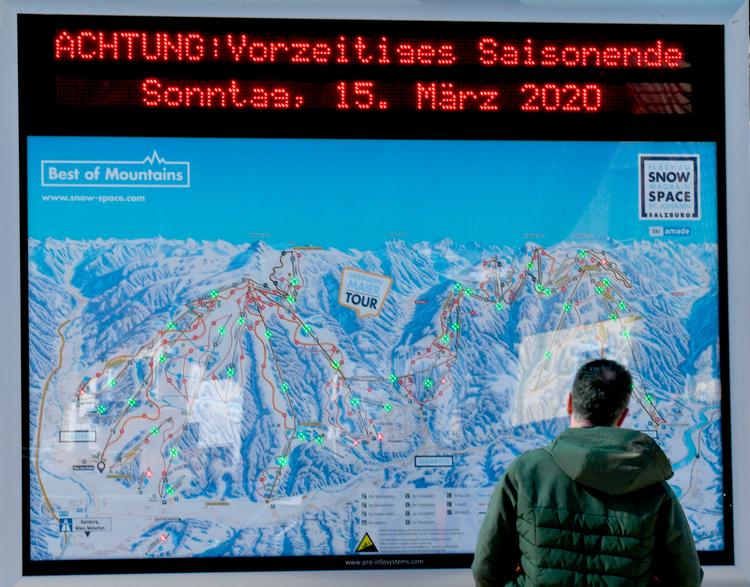 Efter knap to uger med tiltagende corona-advarsler lukkede de østrigske skisportssteder før tid i midten af marts. Foto: Barbara Gindl/Ritzau Scanpix