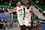 Taylor Ongwae og Michel Diouf har fået tildelt DM-guldet i basketball. Foto: Anita Graversen/POLFOTO